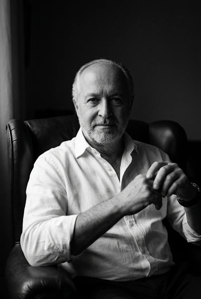 Retrato en blanco y negro de Alberto Nadal